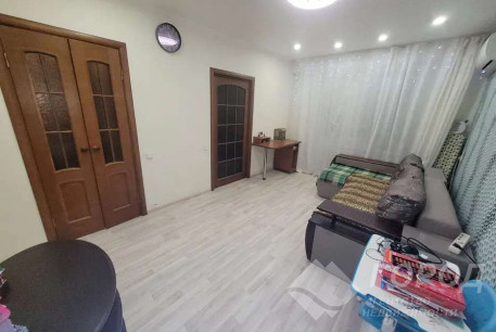 Продам 2-х кімнатну квартиру, ХТЗ, Пролетарская метро (Индустриальная), Код: 806347/1