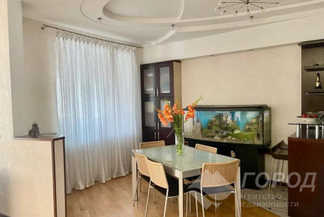 Продам 3-х кімнатну квартиру в новобудові, Центр, Код: 806900/2