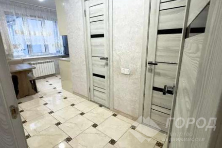 Продам 3-х кімнатну квартиру, Рогань, Роганский ж/м, Код: 806917/1