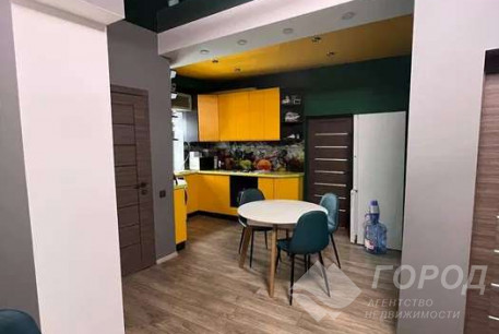 Продам 2-х кімнатну квартиру, Центр, Ярослава Мудрого пл., Код: 807118/2