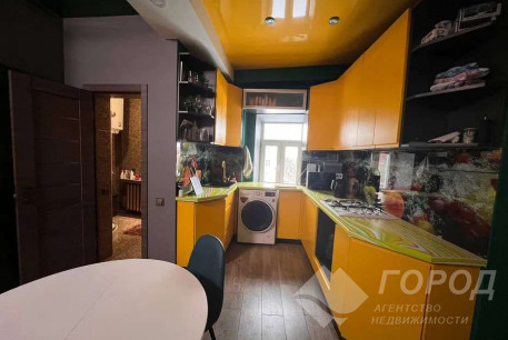 Продам 2-х кімнатну квартиру, Центр, Ярослава Мудрого пл., Код: 807118/2