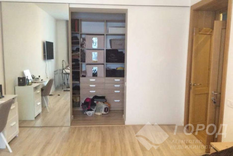 Продам 2-х кімнатну квартиру, Центр, Код: 808543/1