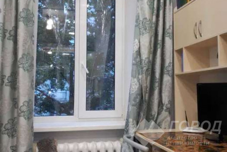 Продам гостинку, Центр, Ярослава Мудрого пл., Код: 809460/2