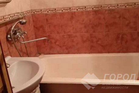 Продам 4-х кімнатну квартиру, Рогань, Роганский ж/м, Код: 809797/1