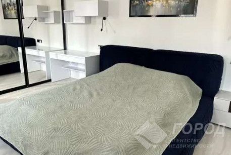 Продам 2-х кімнатну квартиру, Центр, Ярослава Мудрого пл., Код: 810434/2