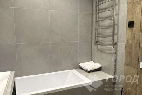 Продам 2-х кімнатну квартиру, Центр, Ярослава Мудрого пл., Код: 810434/2