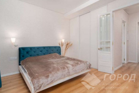 Продам 2-х кімнатну квартиру, Центр, Код: 810500/1