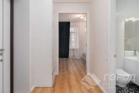 Продам 2-х кімнатну квартиру, Центр, Код: 810500/1