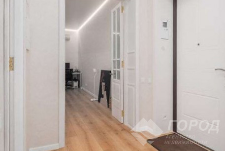 Продам 2-х кімнатну квартиру, Центр, Код: 810500/1