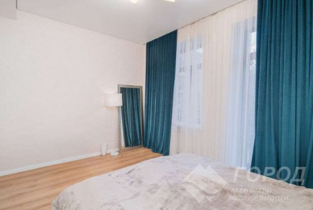 Продам 2-х кімнатну квартиру, Центр, Код: 810500/1