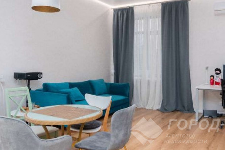 Продам 2-х кімнатну квартиру, Центр, Код: 810500/1