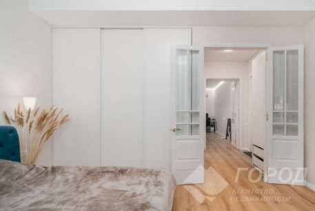 Продам 2-х кімнатну квартиру, Центр, Код: 810500/1