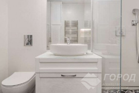 Продам 2-х кімнатну квартиру, Центр, Код: 810500/1