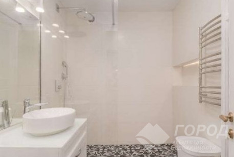 Продам 2-х кімнатну квартиру, Центр, Код: 810500/1