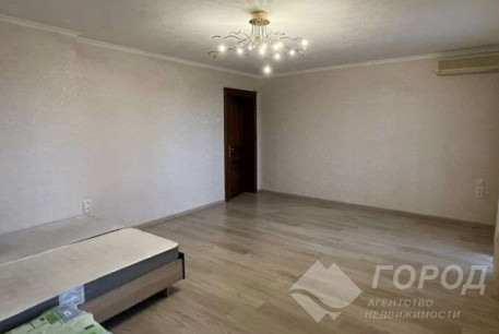 Продам 3-х кімнатну квартиру, Гагарина проспект, Проспект Гагарина метро, Код: 810513/1