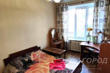 Продам 3-х кімнатну квартиру, Центр, Код: 811354/35