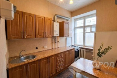 Продам 3-х кімнатну квартиру, Центр, Код: 811354/65
