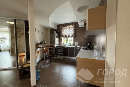 Продам 3-х кімнатну квартиру, Центр, Код: 811891/1