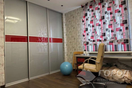 Продам 3-х кімнатну квартиру, Центр, Код: 811891/1