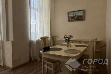 Продам 5-и кімнатну квартиру, Центр, Код: 811991/1