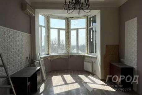 Продам 5-и кімнатну квартиру, Центр, Код: 811991/1