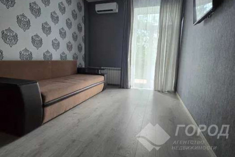 Продам 2-х кімнатну квартиру, Центр, Код: 812573/1