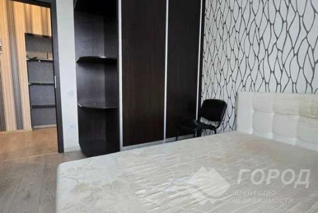 Продам 2-х кімнатну квартиру, Центр, Код: 812573/1