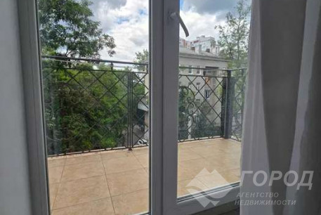 Продам 2-х кімнатну квартиру, Центр, Код: 812573/1