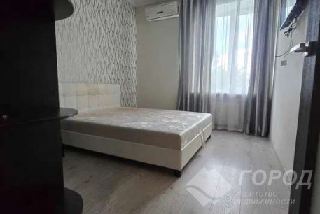 Продам 2-х кімнатну квартиру, Центр, Код: 812573/1