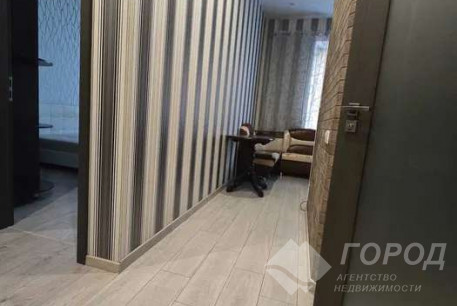 Продам 2-х кімнатну квартиру, Центр, Код: 812573/1