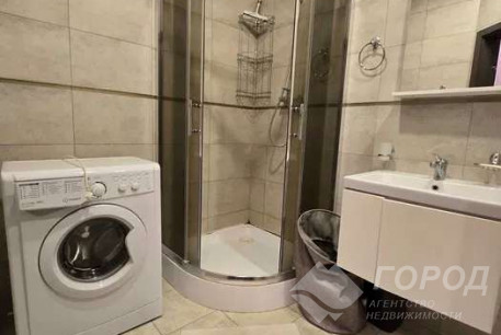 Продам 2-х кімнатну квартиру, Центр, Код: 812573/1