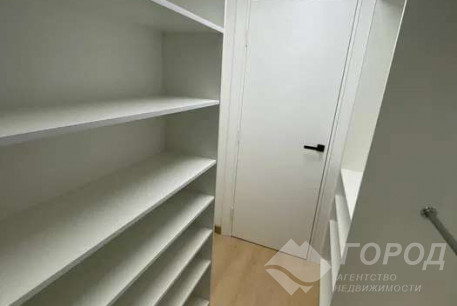 Продам 2-х кімнатну квартиру, Центр, Код: 813363/1