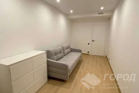 Продам 2-х кімнатну квартиру, Центр, Код: 813363/1