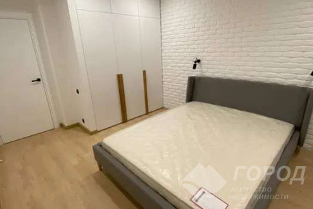 Продам 2-х кімнатну квартиру, Центр, Код: 813363/1