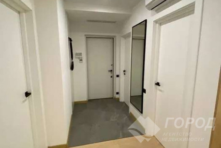 Продам 2-х кімнатну квартиру, Центр, Код: 813363/1