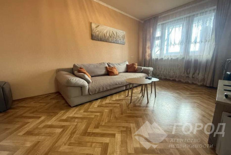 Продам 4-х кімнатну квартиру, Рогань, Роганский ж/м, Код: 813419/1