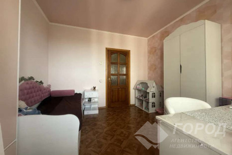 Продам 4-х кімнатну квартиру, Рогань, Роганский ж/м, Код: 813419/1