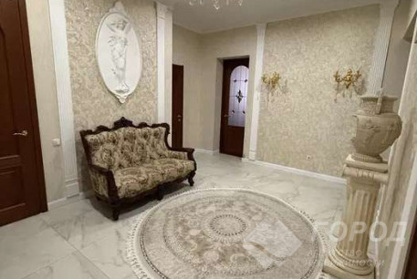 Продам 4-х кімнатну квартиру в новобудові, Центр, Код: 813546/1