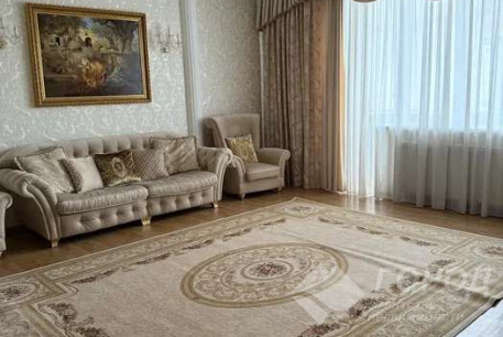 Продам 4-х кімнатну квартиру в новобудові, Центр, Код: 813546/1