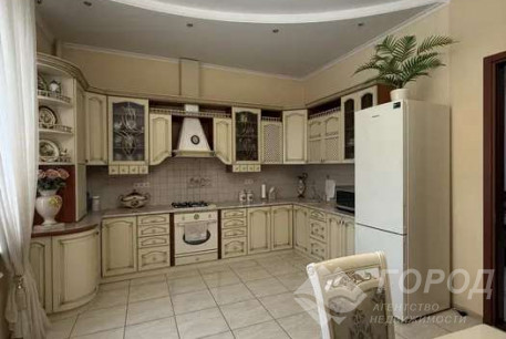 Продам 4-х кімнатну квартиру в новобудові, Центр, Код: 813546/1