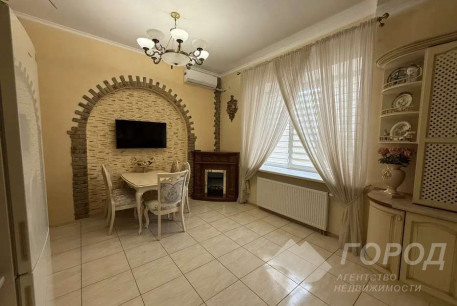 Продам 4-х кімнатну квартиру в новобудові, Центр, Код: 813546/1