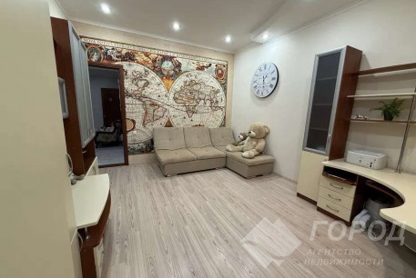 Продам 4-х кімнатну квартиру в новобудові, Центр, Код: 813546/1