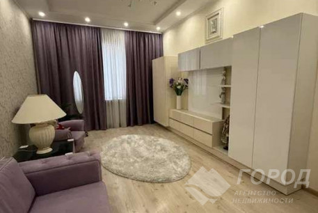 Продам 4-х кімнатну квартиру в новобудові, Центр, Код: 813546/1