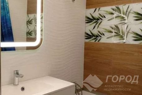 Продам 2-х кімнатну квартиру, Центр, Код: 813617/1