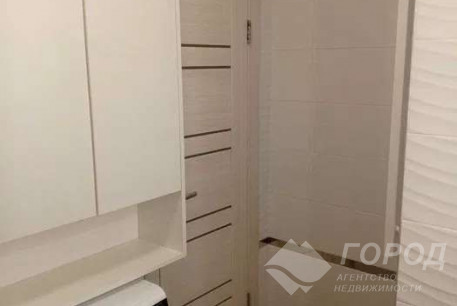 Продам 2-х кімнатну квартиру, Центр, Код: 813617/1