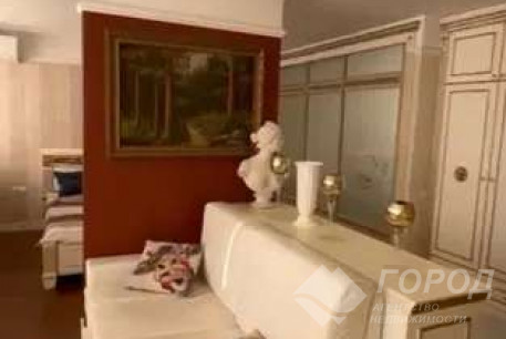 Продам 2-х кімнатну квартиру, Центр, Код: 813637/1