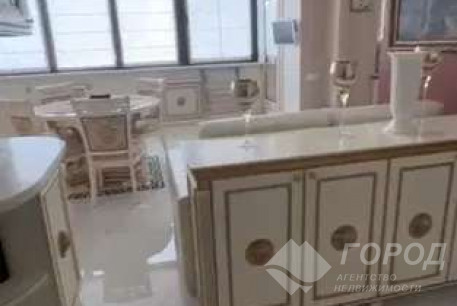 Продам 2-х кімнатну квартиру, Центр, Код: 813637/1