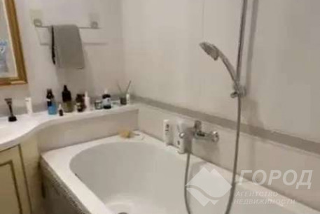 Продам 2-х кімнатну квартиру, Центр, Код: 813637/1