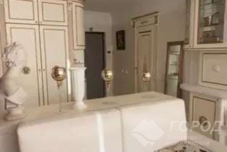 Продам 2-х кімнатну квартиру, Центр, Код: 813637/1