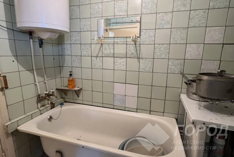 Продам 4-х кімнатну квартиру, ХТЗ, Восточный (ХТЗ), Код: 814085/1